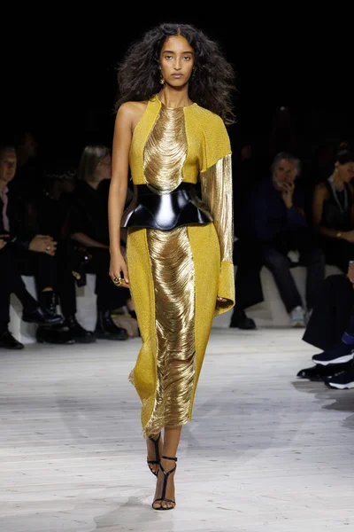 Look 9